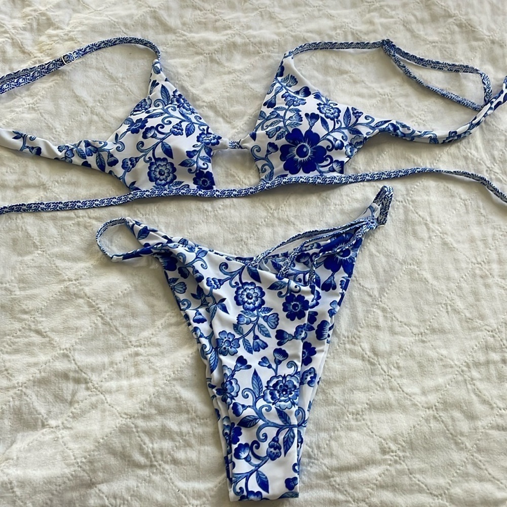 ZAFUL Blue/white floral Women Bikini High Cut 2 Piece Swimsuit size Small   A96